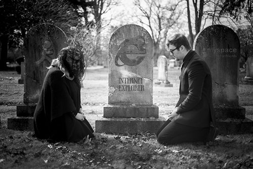 man and women in front of internet explorer gravestone